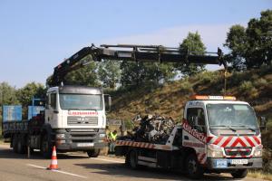 澳洲幸运10数据-毁坏严重！若塔事故车辆残骸被运走，宛若一堆废铁